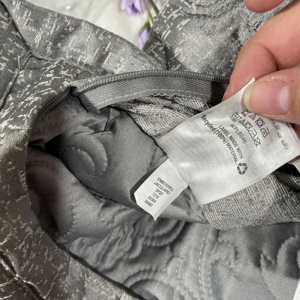 NIB [‎ 1 Standard ] Quilt Sham for Hotel Collection Classic Embossed Jacquard
